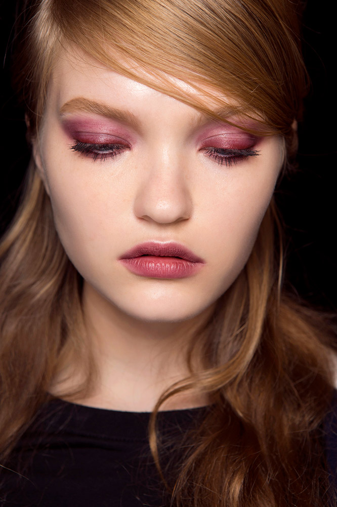 How to Wear This Season's Monochromatic Makeup Trend - theFashionSpot