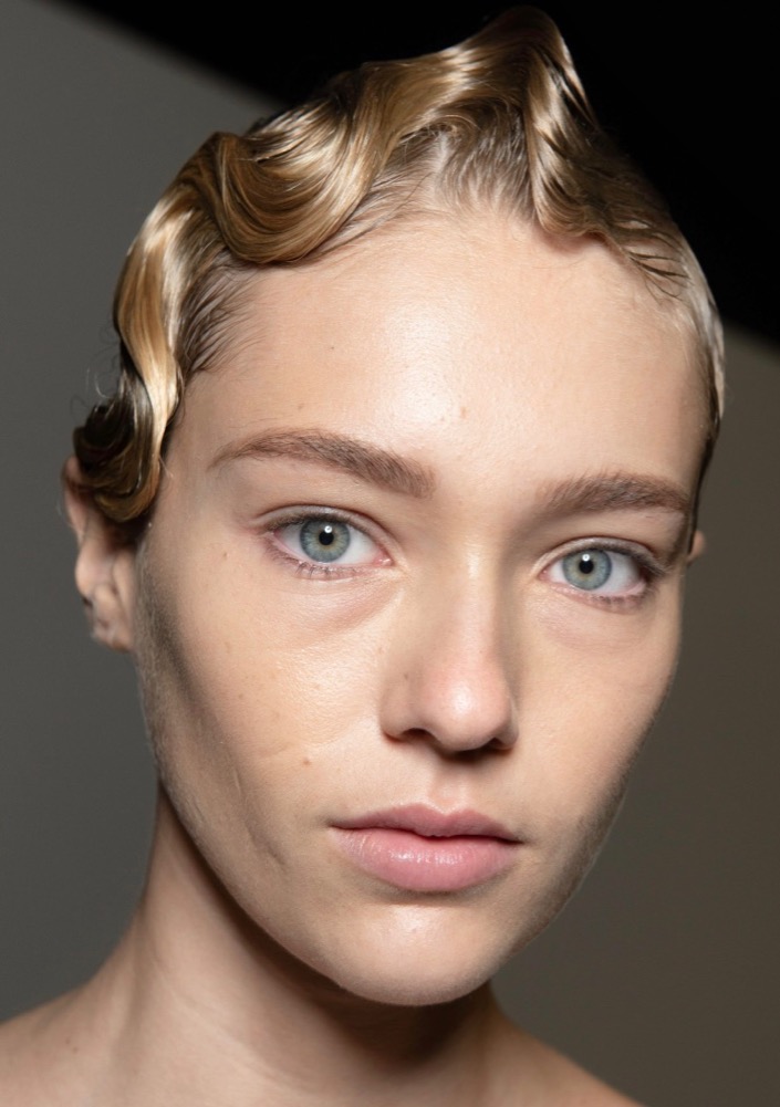 Update: 19 Runway-Approved Hairstyles to Ring in the New Year #11