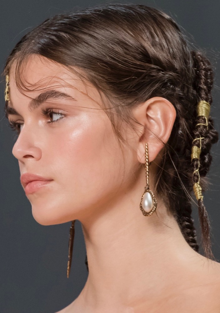 Update: 19 Runway-Approved Hairstyles to Ring in the New Year #10