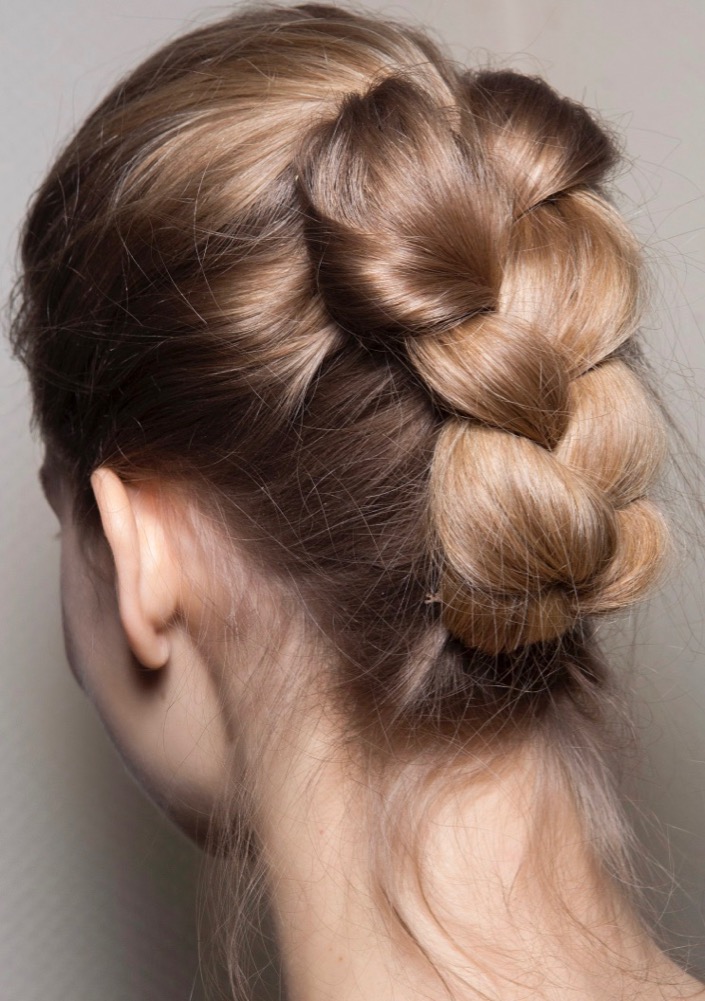 Update: 19 Runway-Approved Hairstyles to Ring in the New Year #20