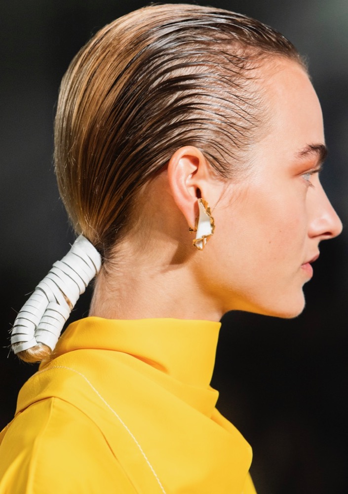 Update: 19 Runway-Approved Hairstyles to Ring in the New Year #12