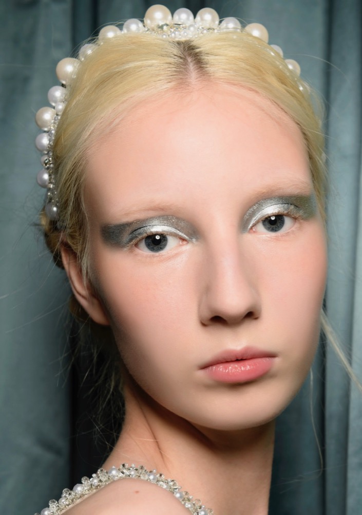 Update: 28 New Year’s Eve Makeup Ideas We’re Stealing From the Runways  #24
