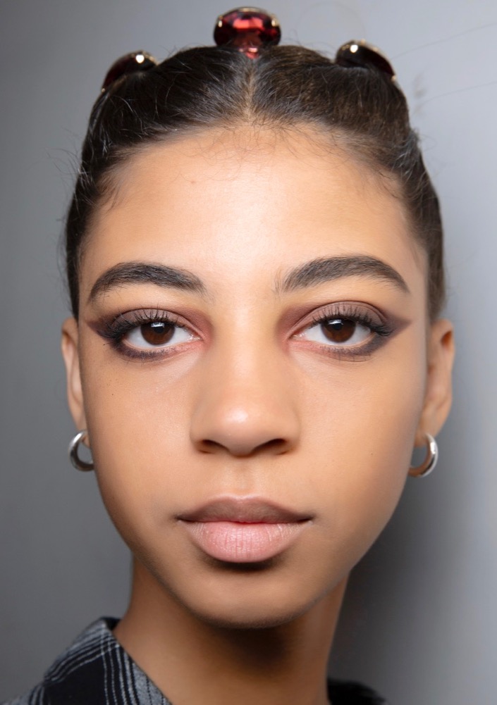 Update: 28 New Year’s Eve Makeup Ideas We’re Stealing From the Runways  #34