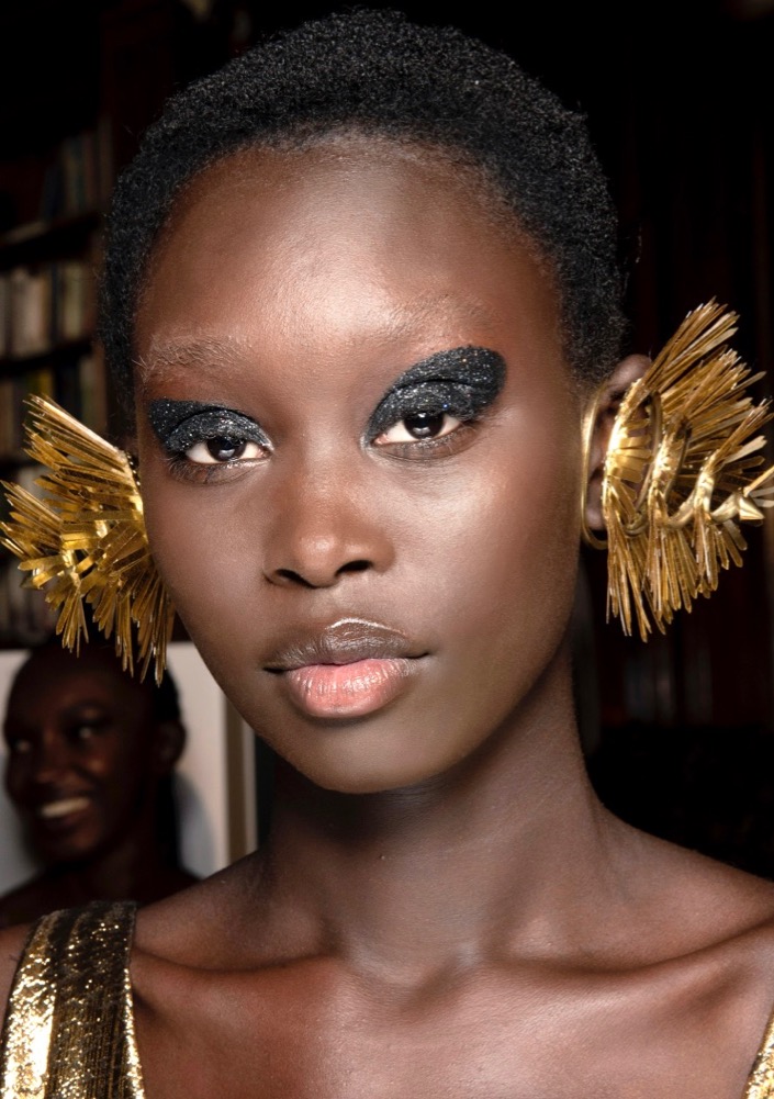 Update: 28 New Year’s Eve Makeup Ideas We’re Stealing From the Runways  #31