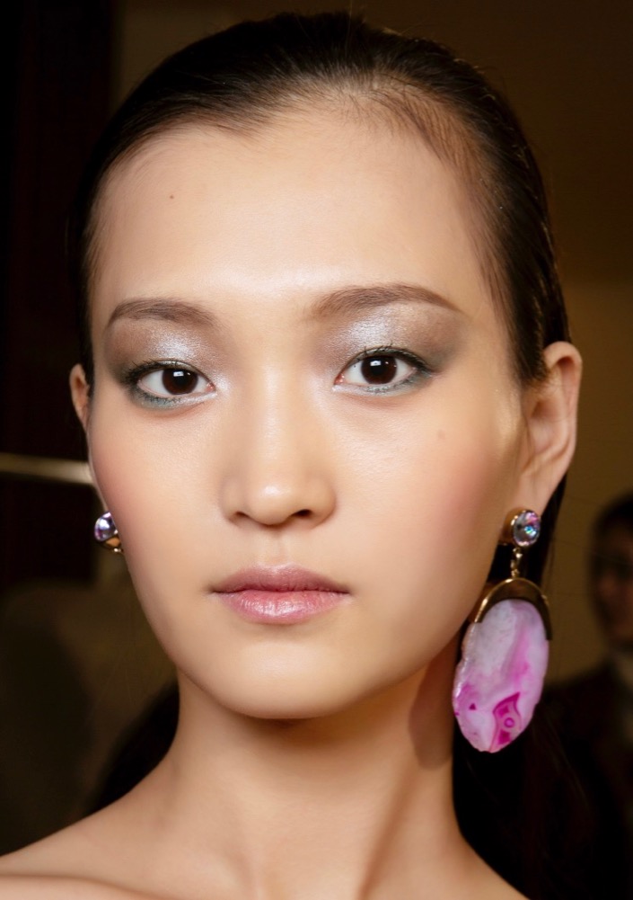 Update: 28 New Year’s Eve Makeup Ideas We’re Stealing From the Runways  #36