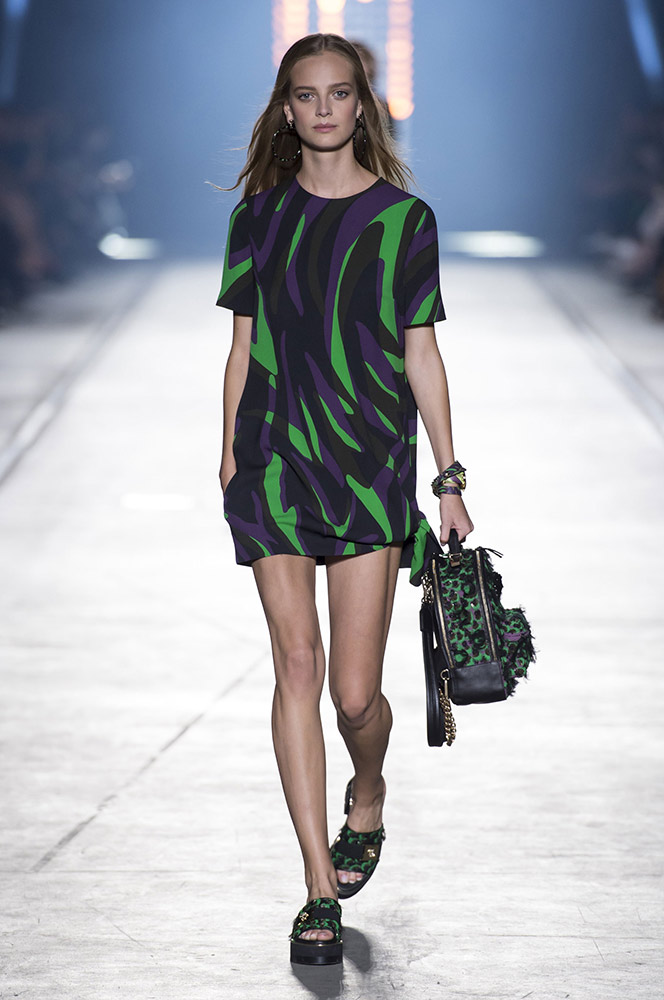 Versace Spring 2016 Runway - theFashionSpot