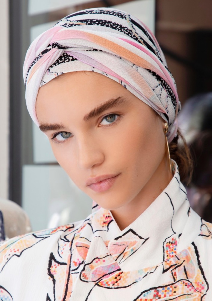 Why a Scarf Is the Perfect Summer Hair Accessory   #17